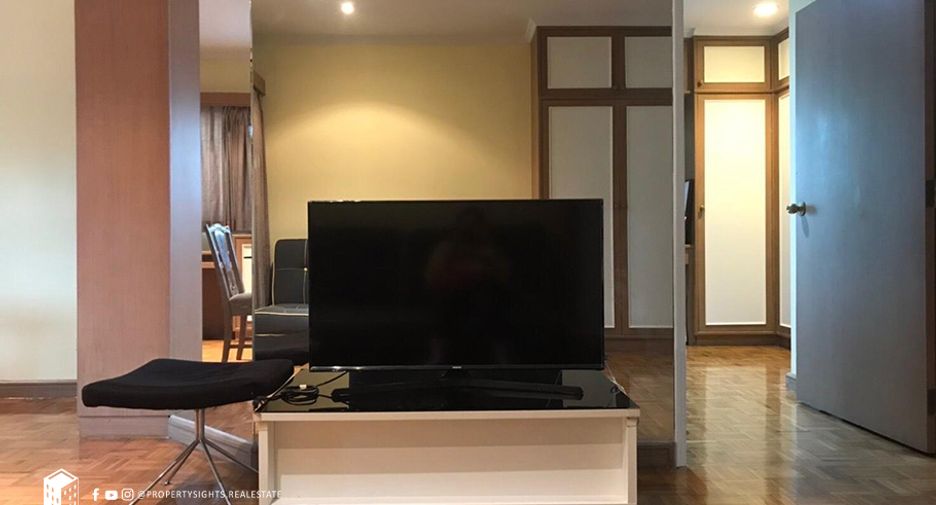 For sale 3 bedrooms condo in Watthana, Bangkok