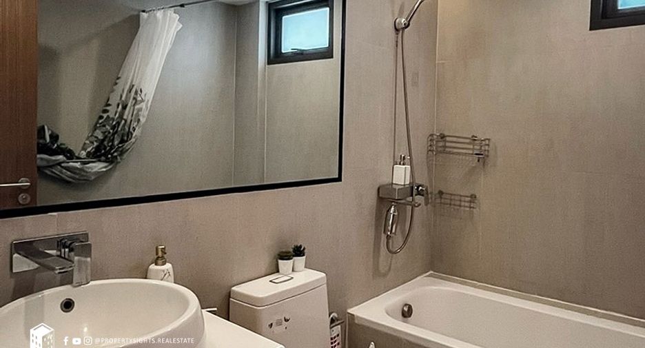 For rent 4 bedrooms townhouse in Khlong Toei, Bangkok