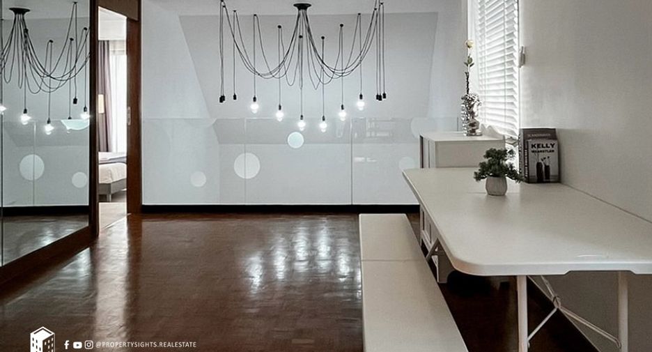 For rent 4 bedrooms townhouse in Khlong Toei, Bangkok