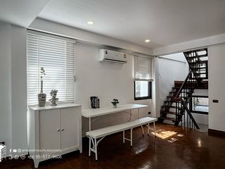 Casa adosada en alquiler de 4 habitaciones en Khlong Toei, Bangkok