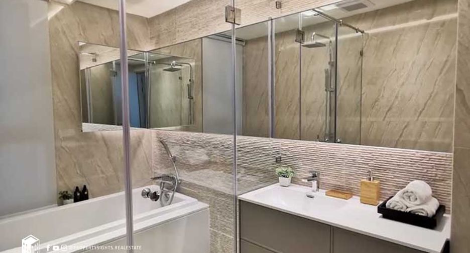 For rent 2 bedrooms condo in Khlong Toei, Bangkok