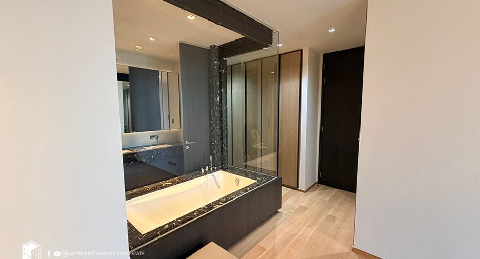 For rent 2 bedrooms condo in Khlong Toei, Bangkok