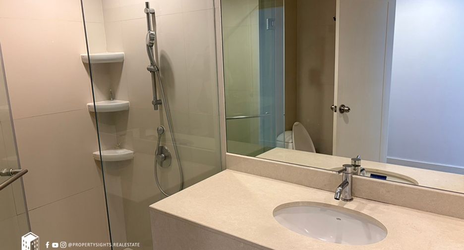 For rent 4 ベッドルーム condo in Bang Rak, Bangkok