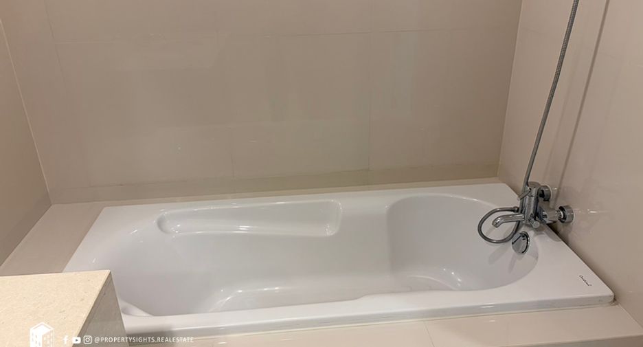 For rent 4 ベッドルーム condo in Bang Rak, Bangkok