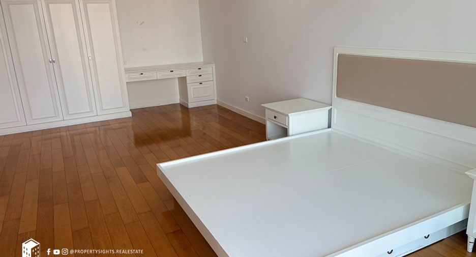 For rent 4 ベッドルーム condo in Bang Rak, Bangkok