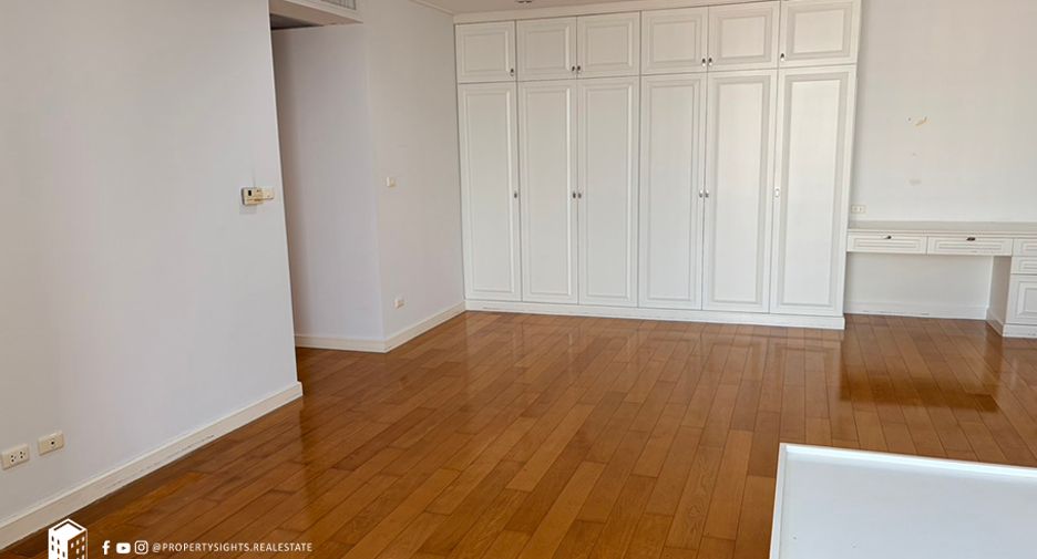 For rent 4 ベッドルーム condo in Bang Rak, Bangkok