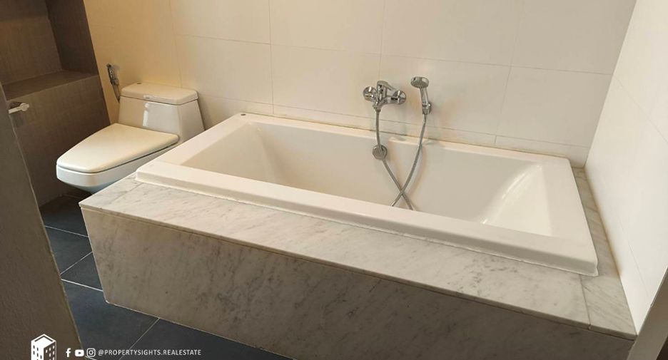 For rent 3 bedrooms condo in Watthana, Bangkok