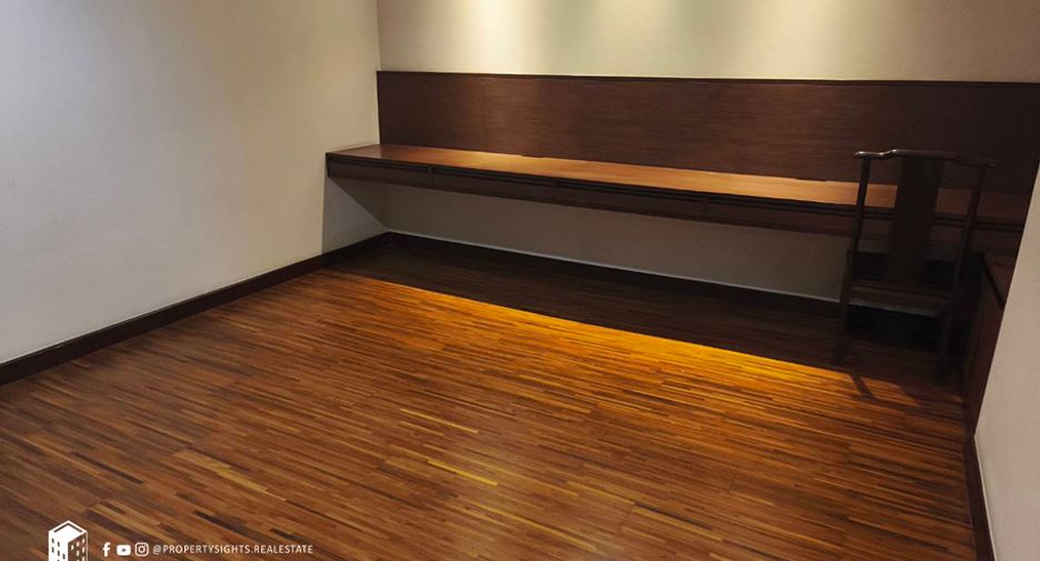 For rent 3 bedrooms condo in Watthana, Bangkok
