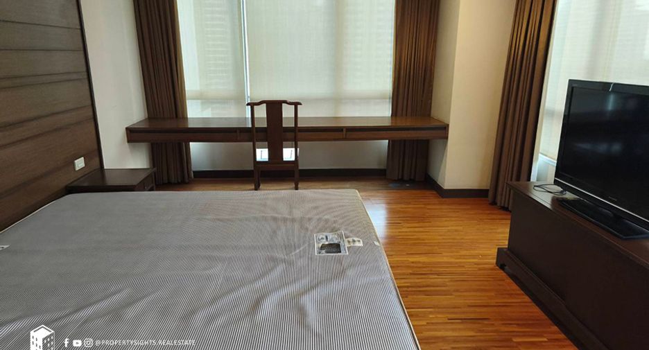 For rent 3 bedrooms condo in Watthana, Bangkok