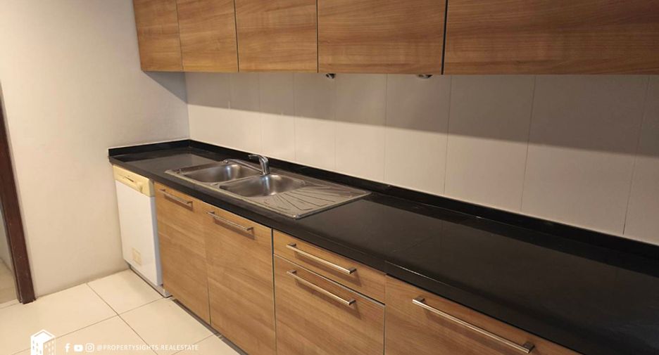 For rent 3 bedrooms condo in Watthana, Bangkok