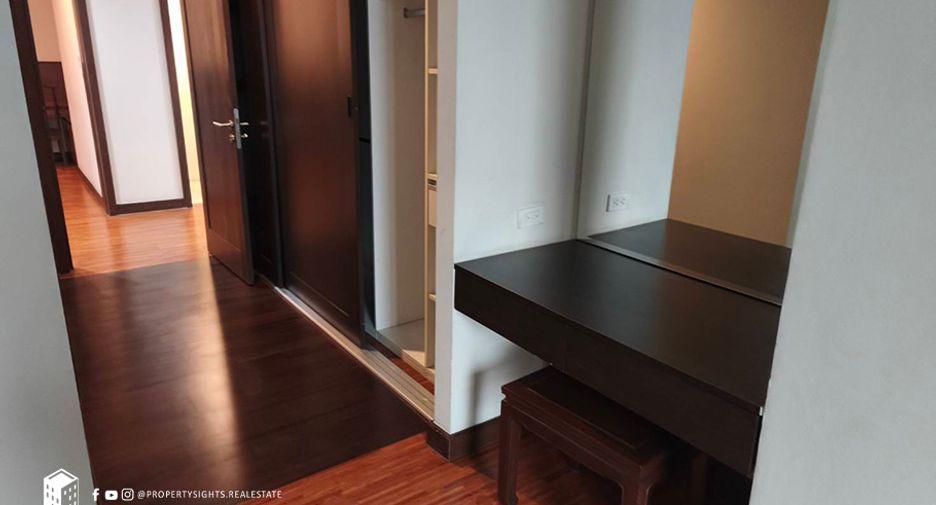 For rent 3 bedrooms condo in Watthana, Bangkok
