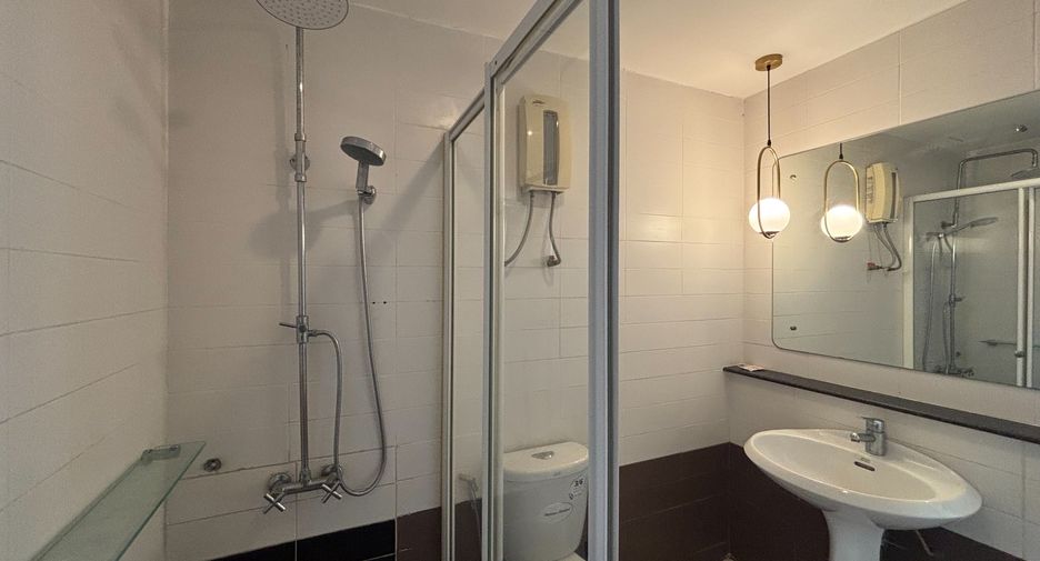 For rent 3 ベッドルーム condo in Khlong Toei, Bangkok