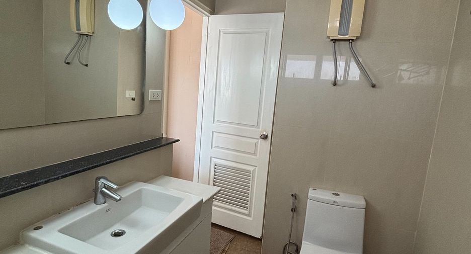 For rent 3 ベッドルーム condo in Khlong Toei, Bangkok