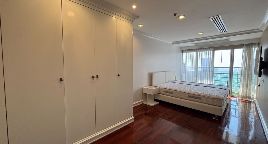 For rent 3 ベッドルーム condo in Khlong Toei, Bangkok
