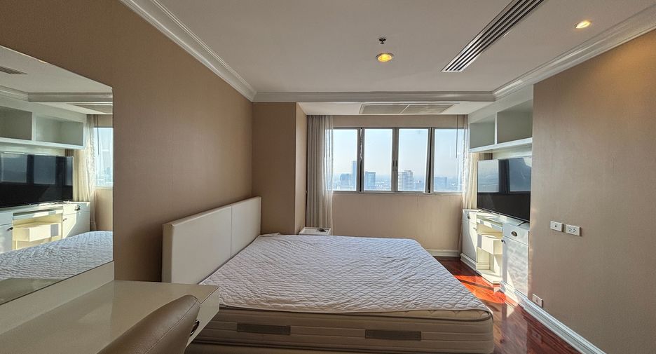For rent 3 ベッドルーム condo in Khlong Toei, Bangkok