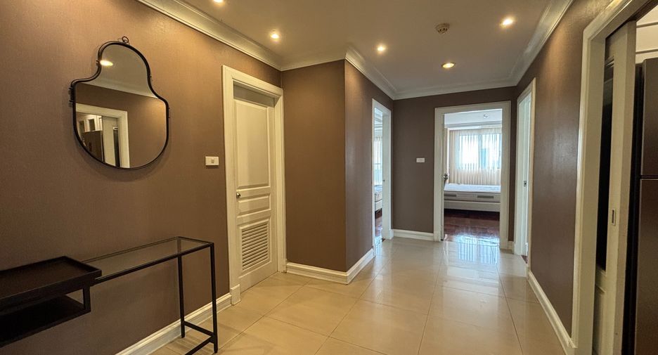 For rent 3 ベッドルーム condo in Khlong Toei, Bangkok