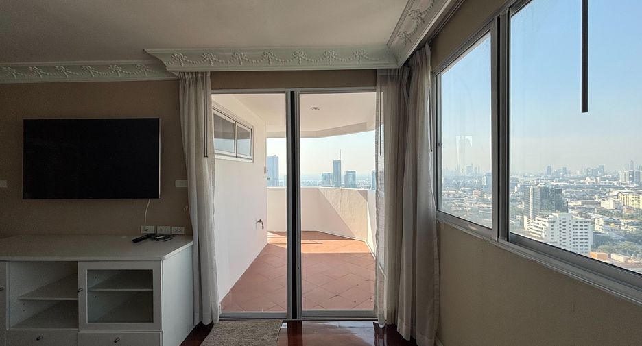 For rent 3 ベッドルーム condo in Khlong Toei, Bangkok