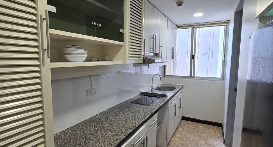 For rent 2 bedrooms condo in Watthana, Bangkok