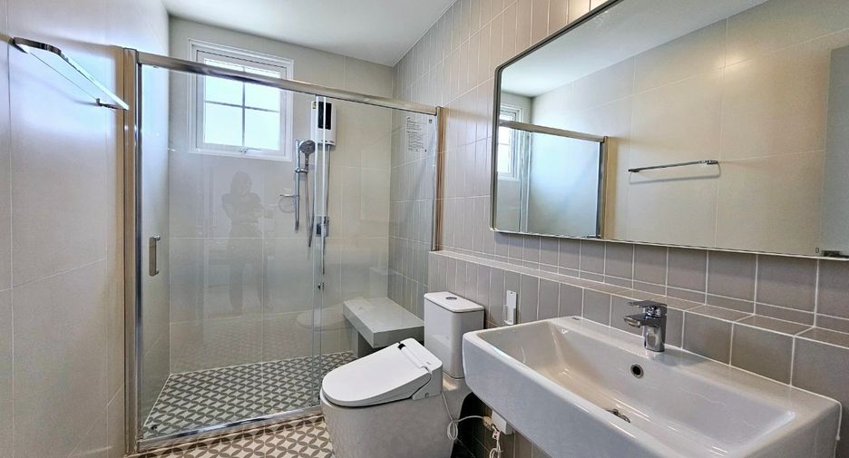 For rent 3 bedrooms house in Bang Na, Bangkok