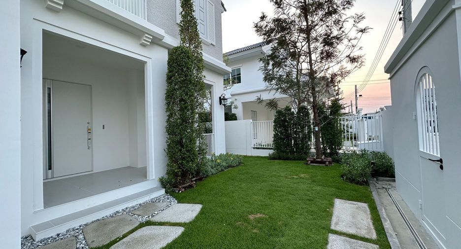 For rent 3 bedrooms house in Bang Na, Bangkok
