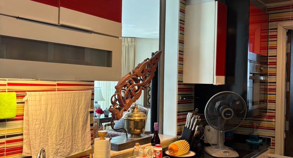 For rent 3 bedrooms condo in Khlong San, Bangkok