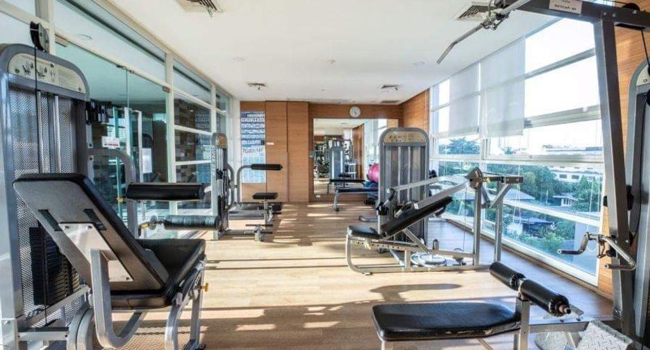 For rent 3 bedrooms condo in Khlong San, Bangkok