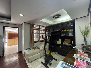 For sale 5 ベッドルーム townhouse in Khlong Toei, Bangkok