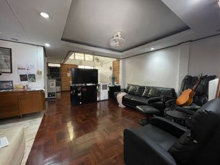 For sale 5 ベッドルーム townhouse in Khlong Toei, Bangkok