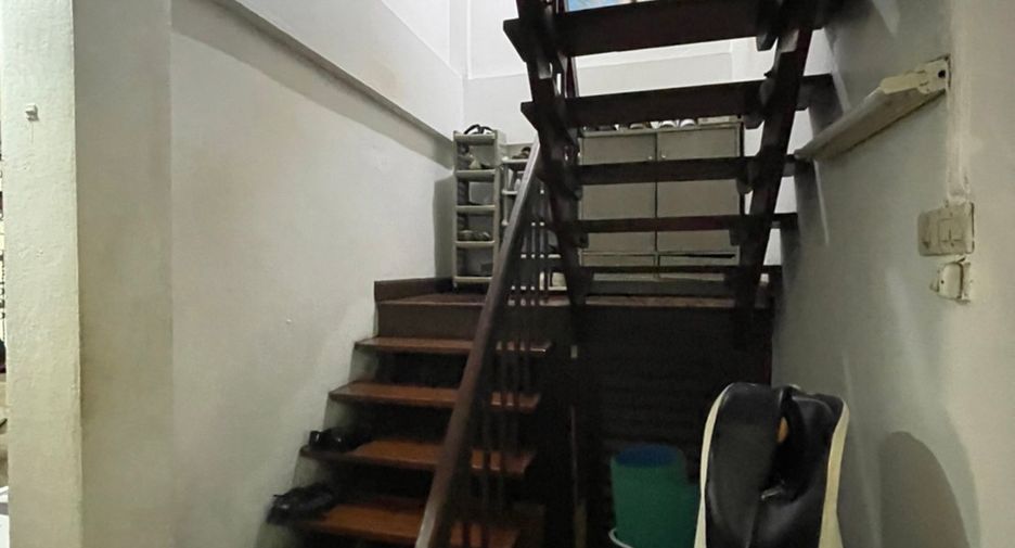 For sale 5 ベッドルーム townhouse in Khlong Toei, Bangkok