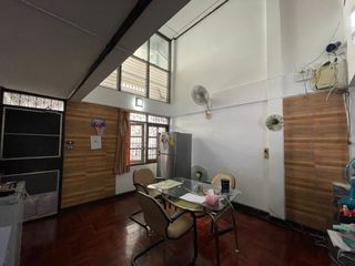 For sale 5 ベッドルーム townhouse in Khlong Toei, Bangkok