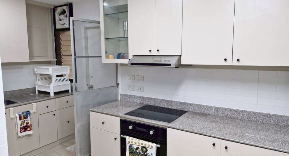 For rent 3 bedrooms condo in Khlong Toei, Bangkok