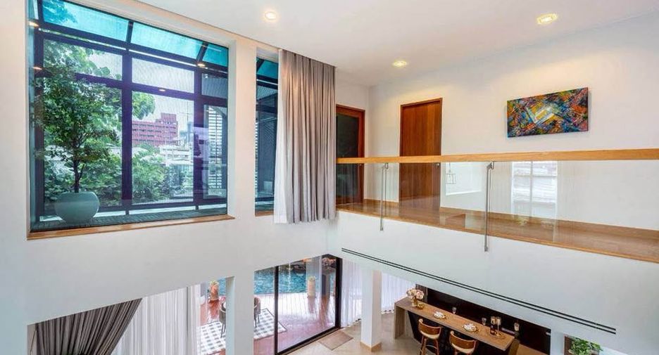 For sale 4 ベッドルーム house in Khlong Toei, Bangkok