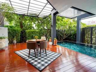 For sale 4 ベッドルーム house in Khlong Toei, Bangkok