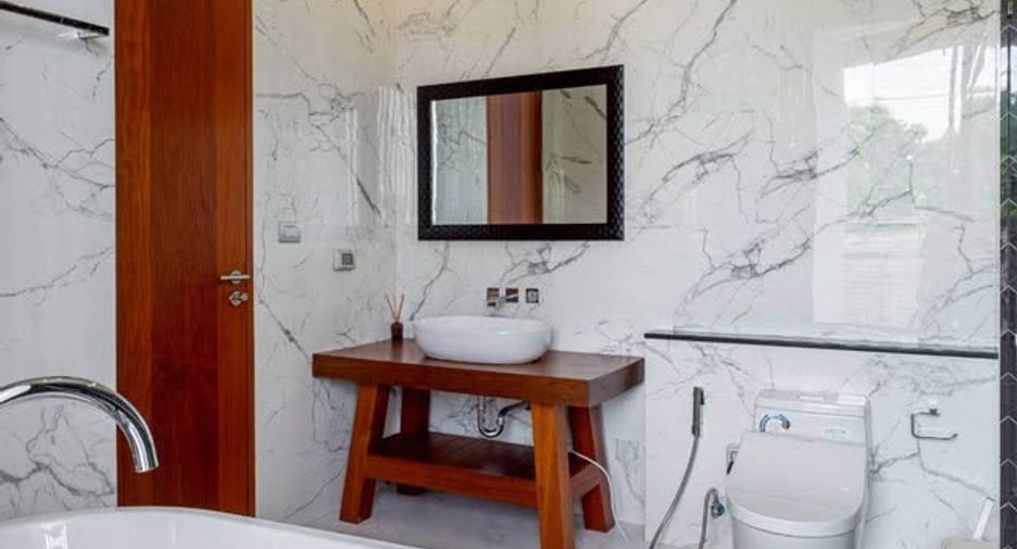 For sale 4 ベッドルーム house in Khlong Toei, Bangkok