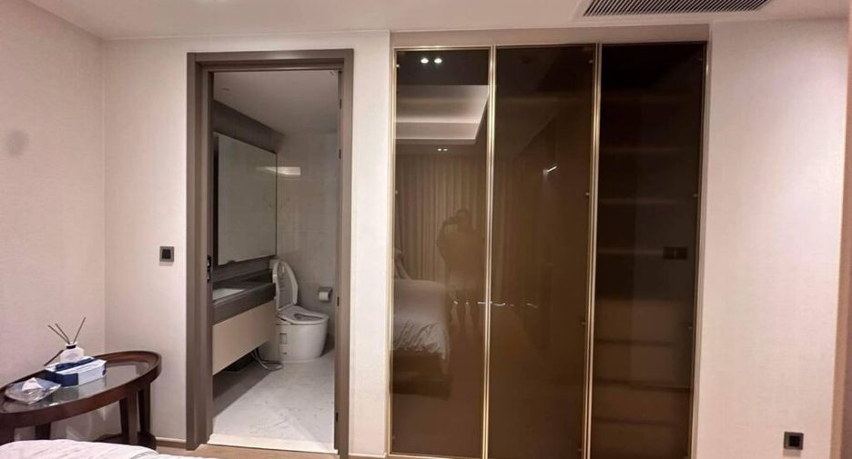 For rent 2 bedrooms condo in Pathum Wan, Bangkok