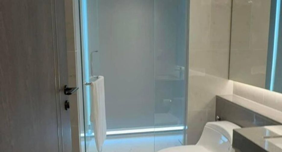 For rent 2 bedrooms condo in Pathum Wan, Bangkok