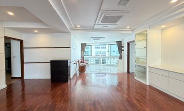 Condo en alquiler de 3 habitaciones en Khlong Toei, Bangkok