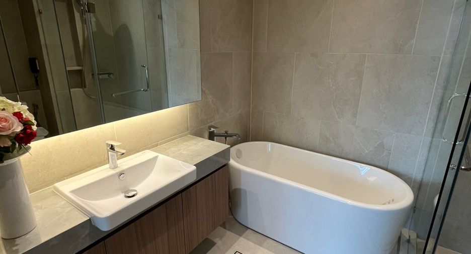 For rent 2 bedrooms condo in Watthana, Bangkok