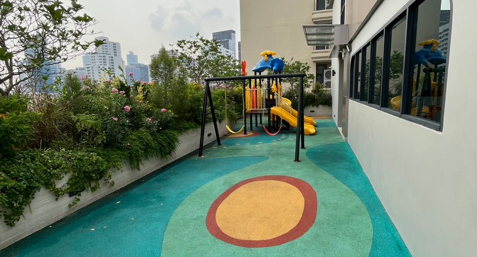 For rent 2 bedrooms condo in Watthana, Bangkok