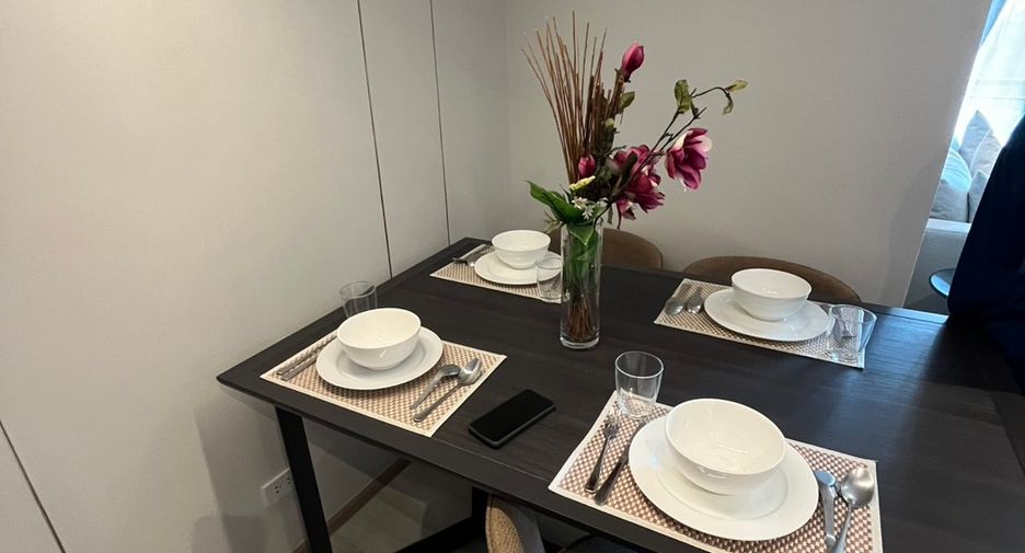 For rent 2 bedrooms condo in Watthana, Bangkok