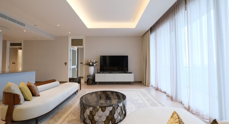 For rent 3 bedrooms condo in Khlong San, Bangkok