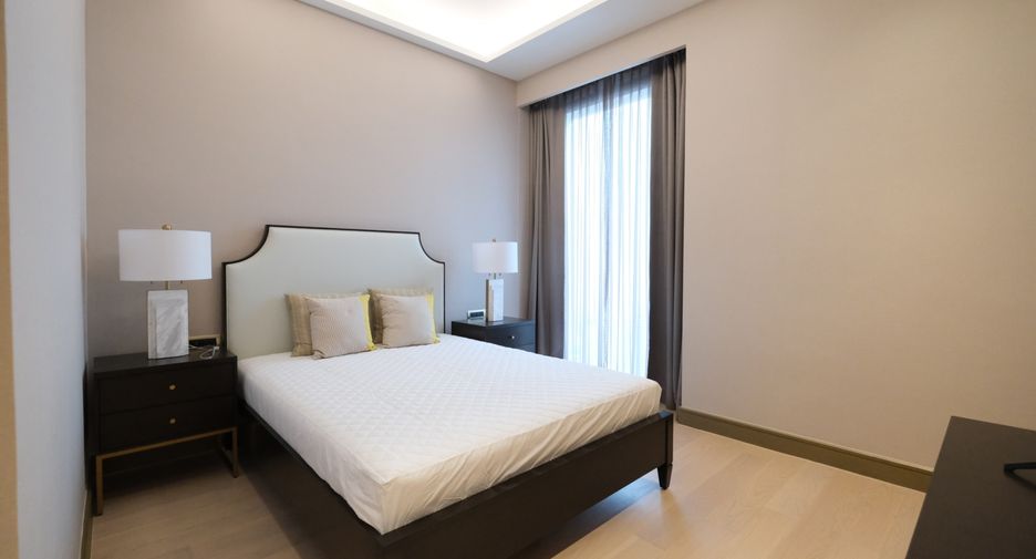 For rent 3 bedrooms condo in Khlong San, Bangkok
