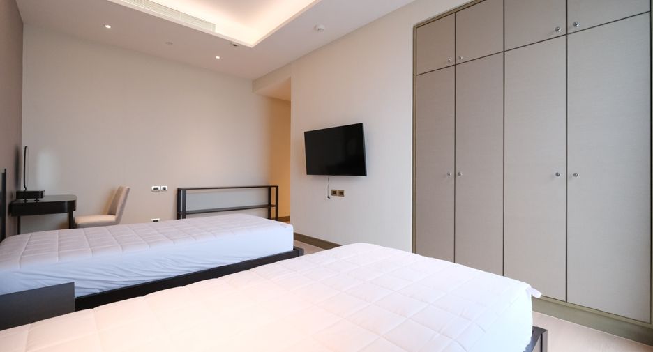For rent 3 bedrooms condo in Khlong San, Bangkok
