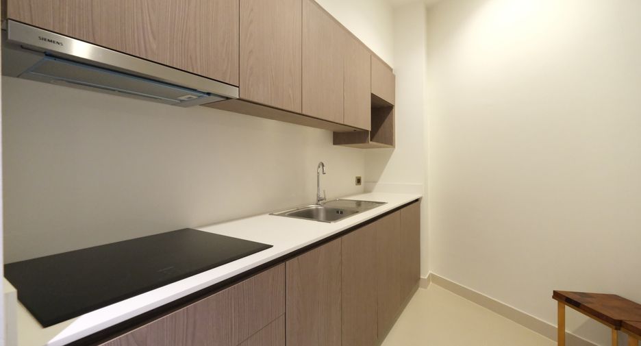 For rent 3 bedrooms condo in Khlong San, Bangkok