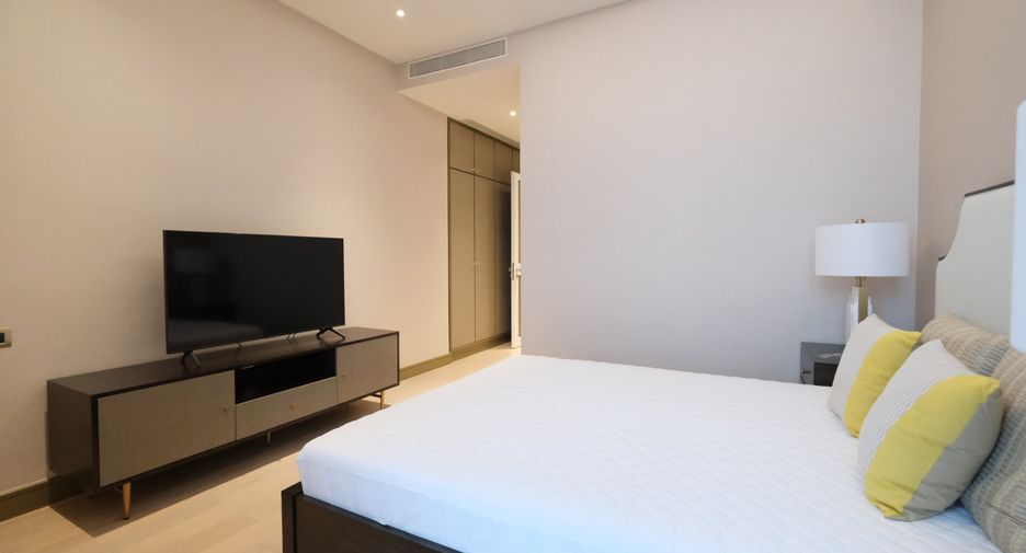 For rent 3 bedrooms condo in Khlong San, Bangkok