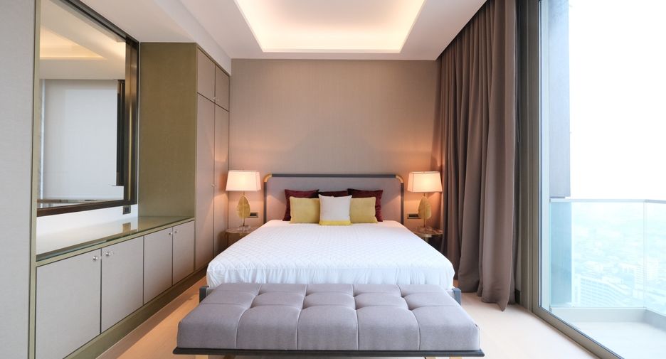 For rent 3 bedrooms condo in Khlong San, Bangkok