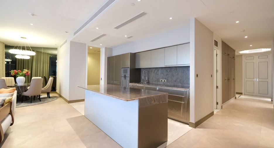 For rent 3 bedrooms condo in Khlong San, Bangkok