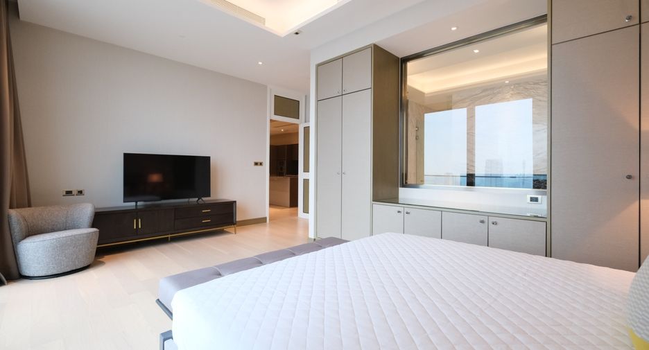 For rent 3 bedrooms condo in Khlong San, Bangkok