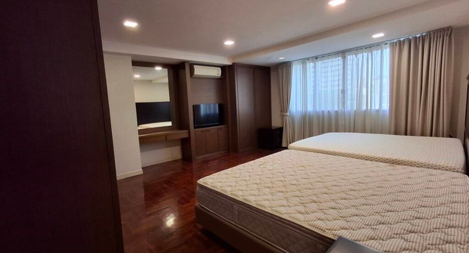 For rent 2 bedrooms condo in Watthana, Bangkok