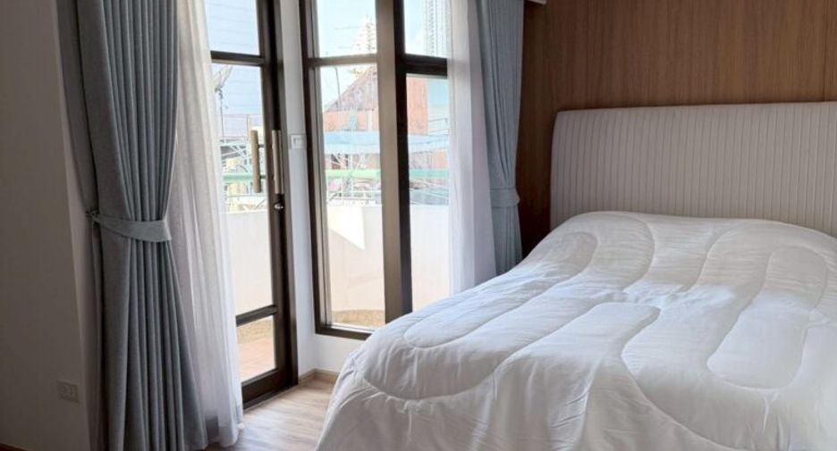 For rent 2 bedrooms condo in Watthana, Bangkok
